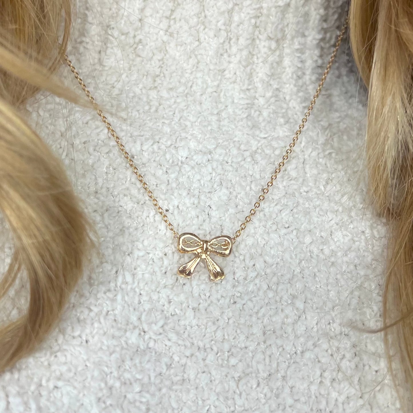 Bow Necklace