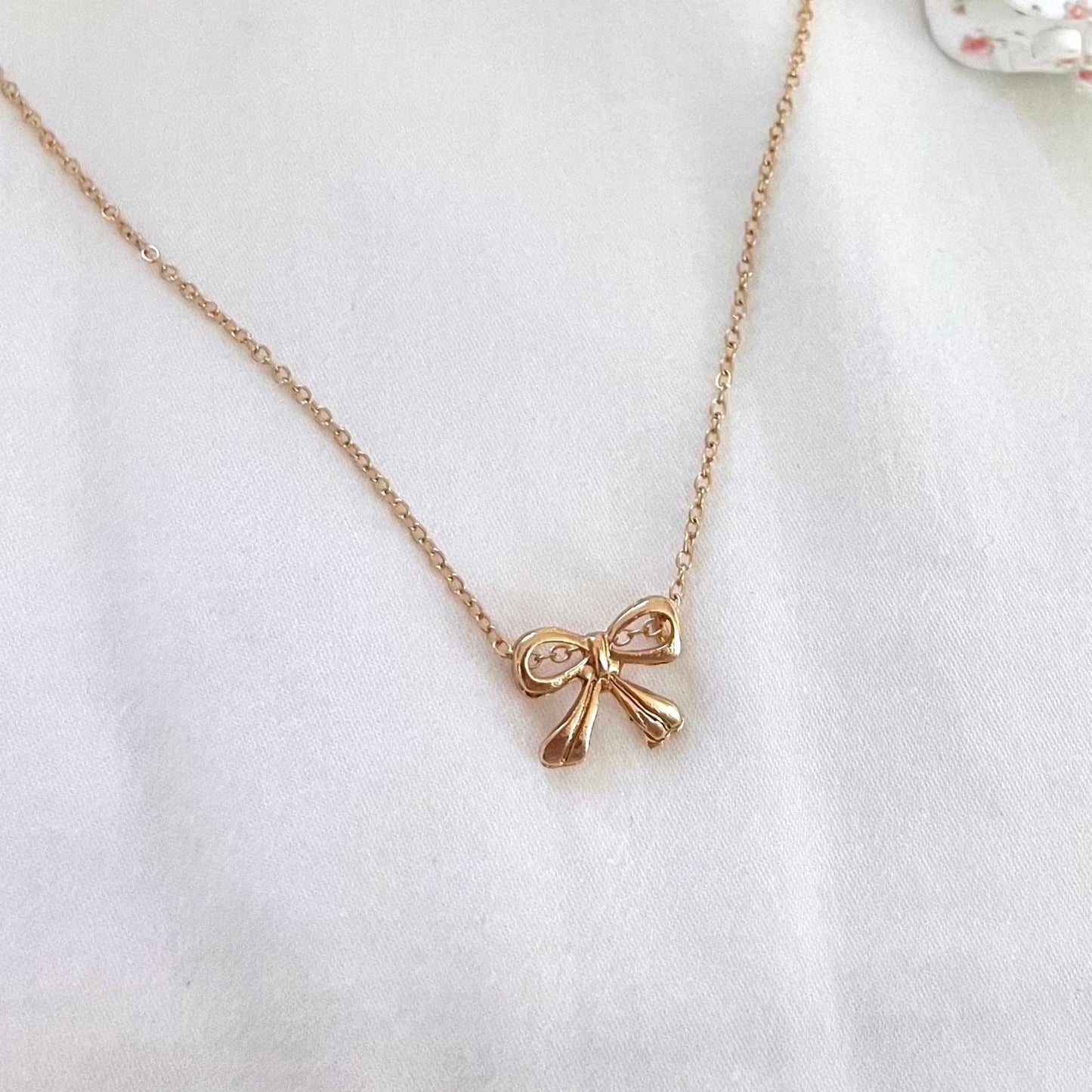 Bow Necklace